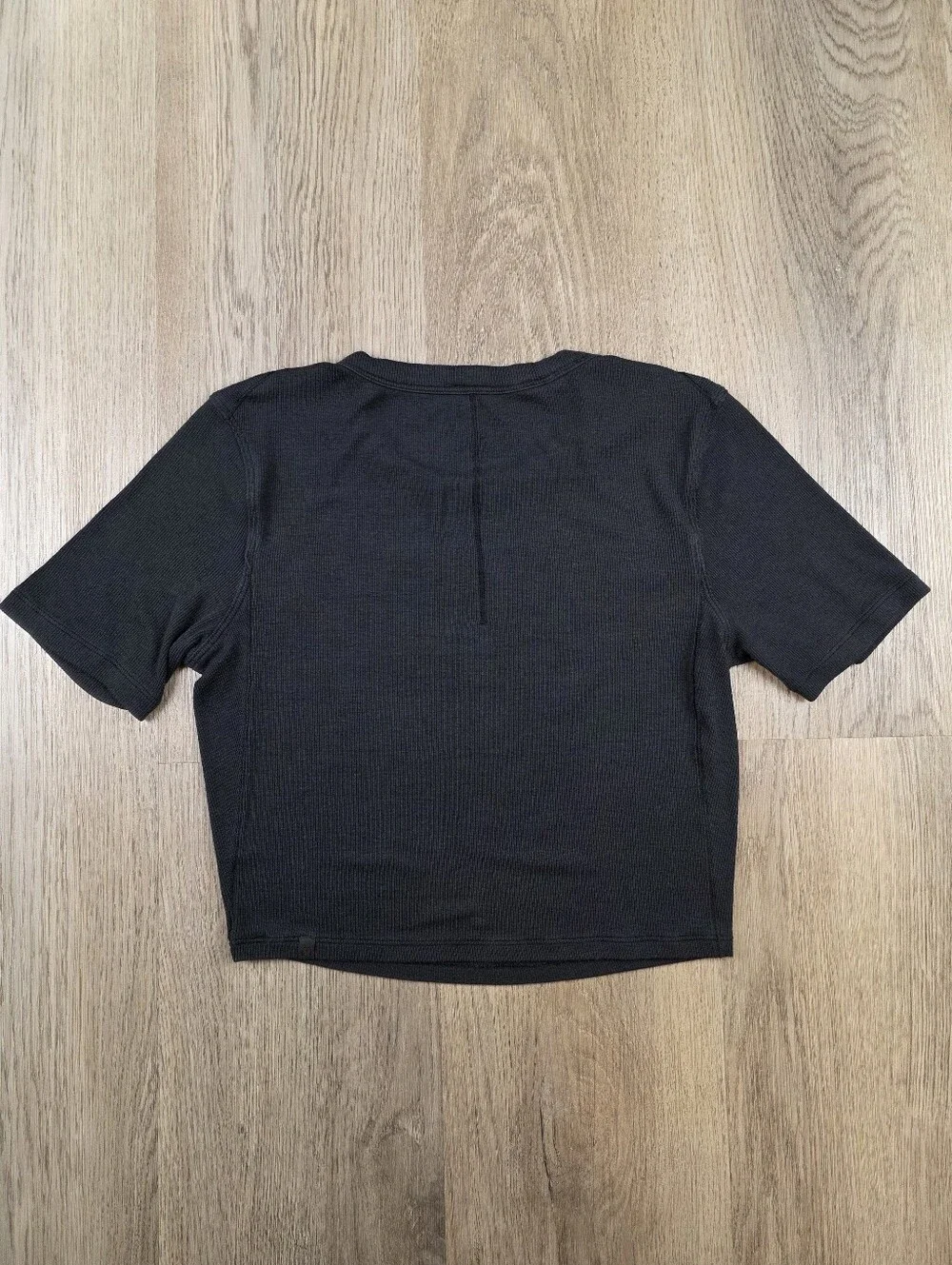 Lululemon Athletica Hold Tight Straight Hem Cropped T-Shirt Size 4